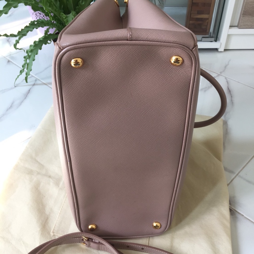 Prada saffino cameo - Picture 7 of 8